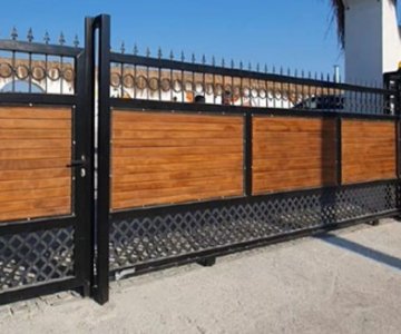 Yana Kayar Bahçe Kapıları